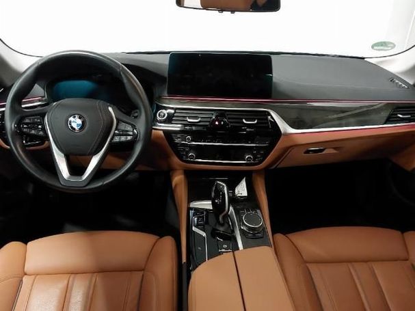 BMW 530d Touring xDrive 210 kW image number 2