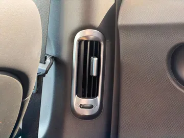 Car image 40