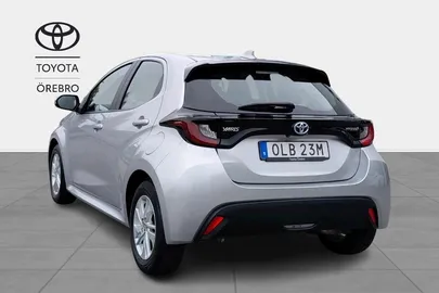 Car image 4
