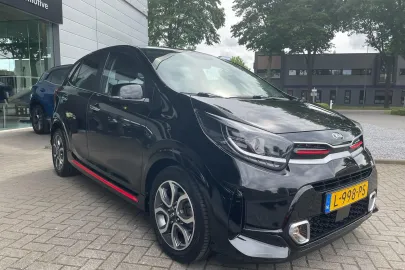 Car image 3