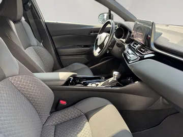 Car image 14