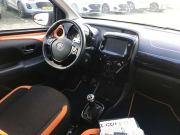 Car image 11