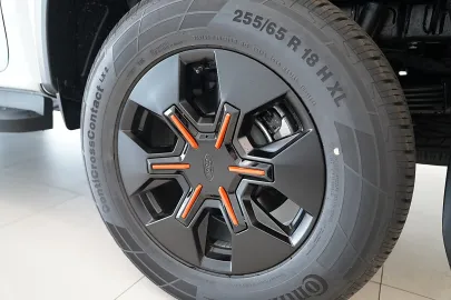 Car image 23