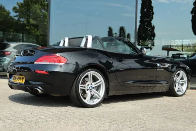 Car image 4