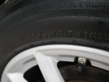 Car image 36