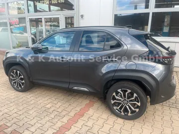 Car image 4