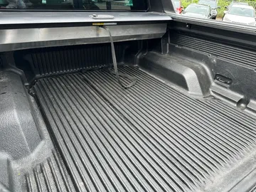 Car image 32