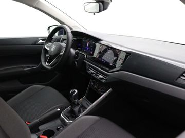 Car image 30