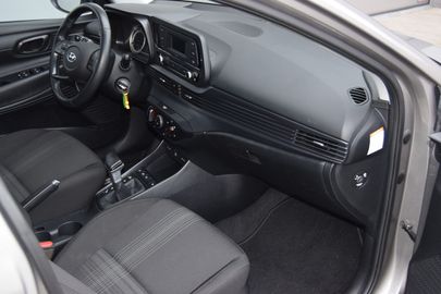 Car image 14