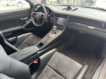 Car image 37