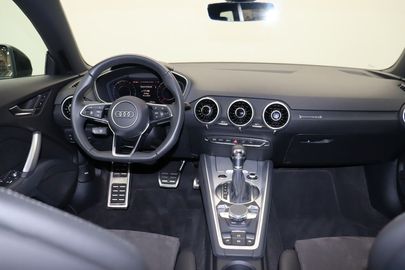 Car image 13