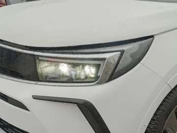 Car image 25