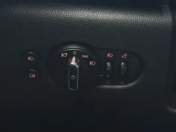 Car image 28