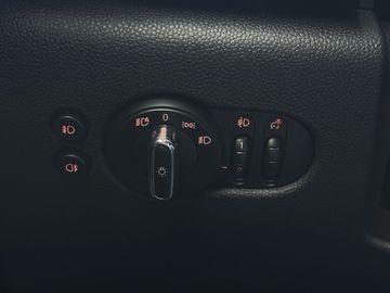 Car image 28