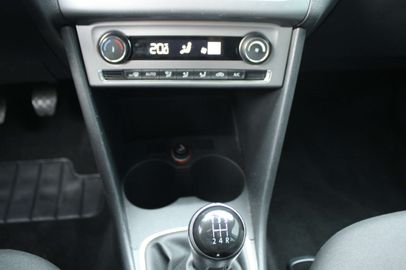 Car image 23