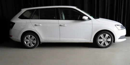 Car image 2