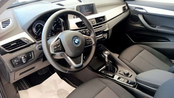 BMW X2 xDrive25e Advantage 162 kW image number 6