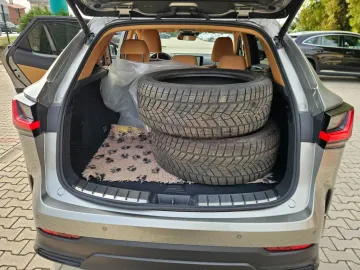 Car image 29