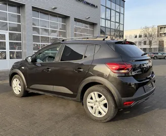 Car image 4