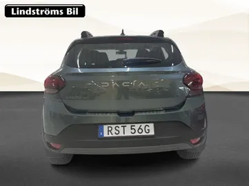 Car image 4