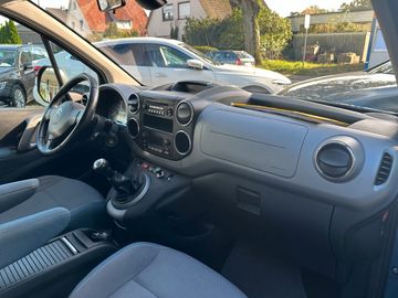 Car image 25