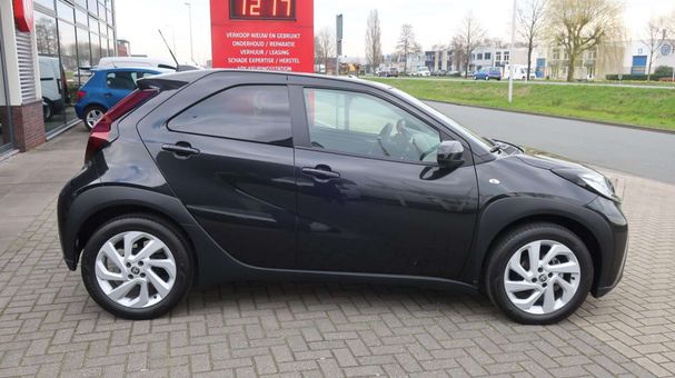 Toyota Aygo X 1.0 VVT-i 53 kW image number 2