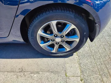 Car image 23
