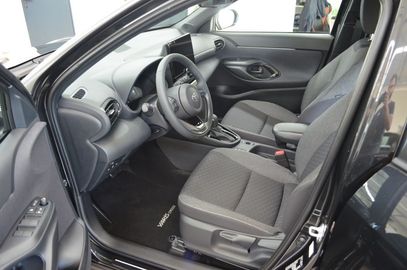 Car image 14