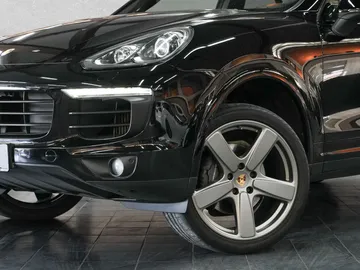 Car image 25