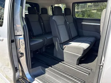 Car image 30