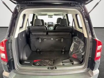 Car image 30