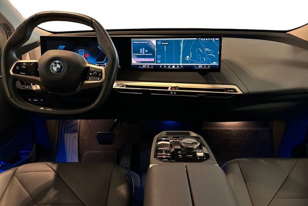 BMW iX xDrive50 385 kW image number 9