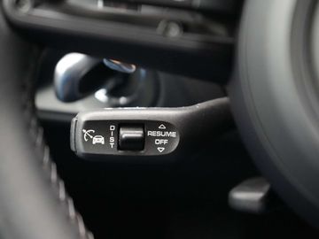 Car image 32