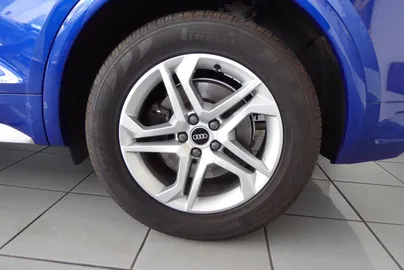 Car image 14