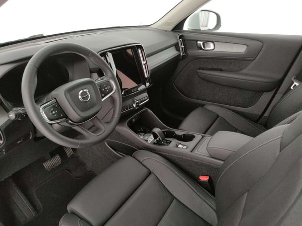 Volvo XC40 B3 Core 120 kW image number 8