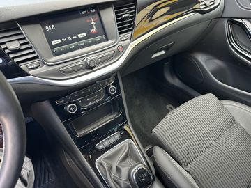 Car image 11