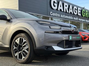 Car image 25