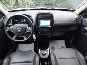 Car image 12