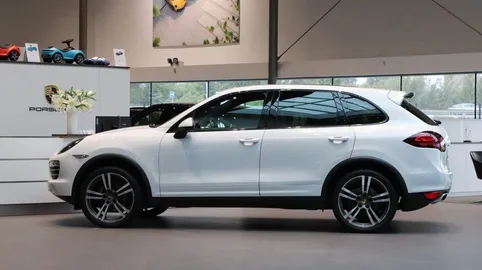 Car image 3