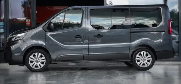 Car image 4