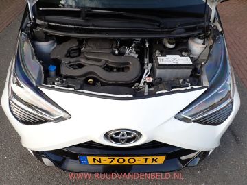 Car image 27