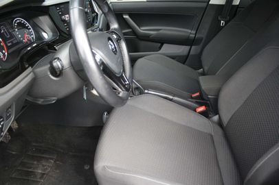 Car image 16