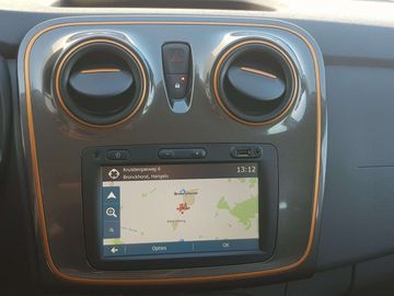 Car image 14