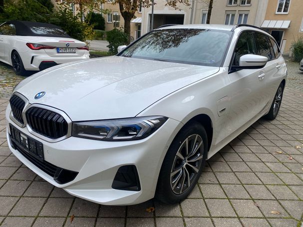 BMW 330e Touring xDrive 215 kW image number 1