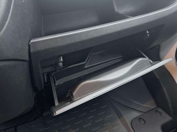 Car image 37