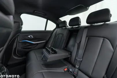 Car image 40