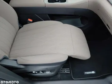 Car image 36