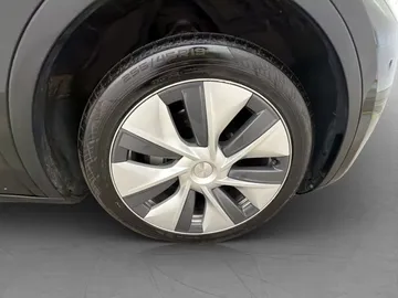 Car image 35