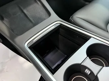 Car image 40