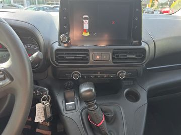 Car image 17